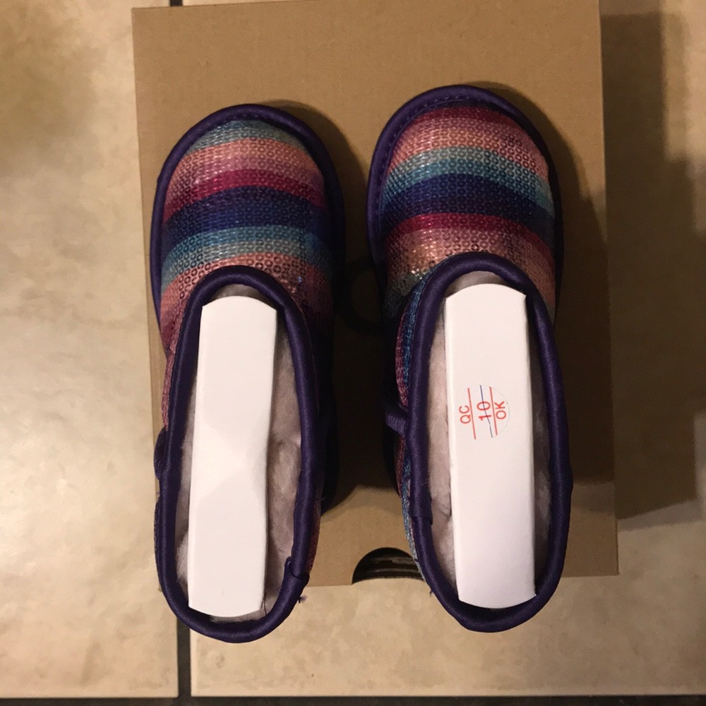 Toddler classic II sequin rainbow print boots NO OFFERS - Picture 2 of 6